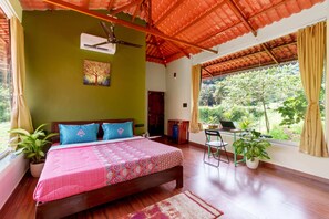 4 bedrooms, WiFi, bed sheets