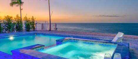 Een verwarmd zwembad