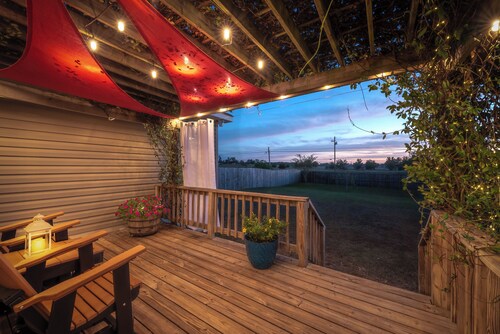 Cozy and Comfy Retreat in a Quiet Neighborhood. Weekly and monthly discounts