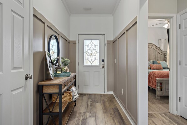 3 bedrooms, desk, iron/ironing board, travel cot - Cozy and Comfy Retreat in a Quiet Neighborhood. Weekly and monthly discounts (Dothan)