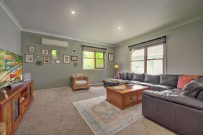 Deluxe House | Living area