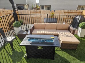 Terrace/patio - Relax in this 3-bedroom retreat with games, fitness patio, and cozy charm! (San Antonio)