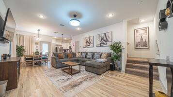 Smart TV, chimenea y videojuegos