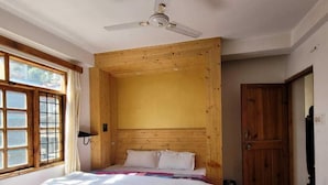 Deluxe Double Room, Valley View - Hills Homestay and Devallya (Manali)