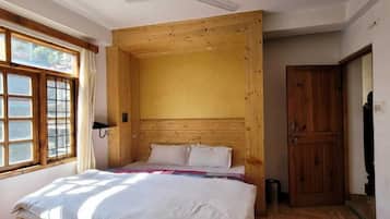 Deluxe Double Room, Valley View | Desk, free WiFi
