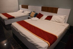 Presidential Room | Premium bedding, desk, free WiFi, bed sheets - Prakash Residence (Puducherry)