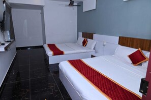 Premium bedding, desk, free WiFi, bed sheets - Prakash Residence (Puducherry)