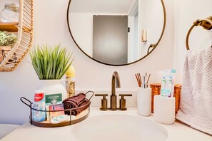 Hair dryer, towels, soap, toilet paper - Dreamy poconos housewith hot tub, close to ski, kalahari - great for families (Tobyhanna)