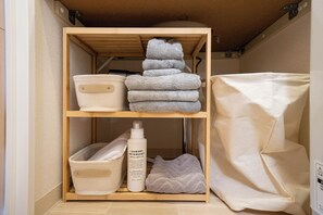 Family Suite | Bathroom | Combined shower/tub, towels, shampoo, toilet paper - Sapporo irios cozy inn (Sapporo)