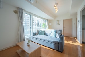 Family Suite | Living area | 40-inch flat-screen TV with digital channels