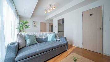 Family Suite | Living area | 40-inch flat-screen TV with digital channels
