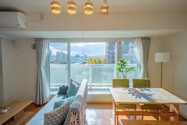 Suite familiale | Aire de séjour | Téléviseur à écran plat de 40 po avec télévision numérique