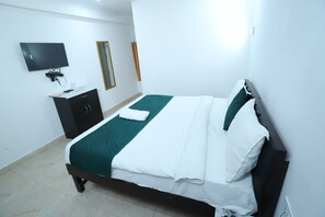 Classic Room | Desk, laptop workspace, soundproofing, iron/ironing board - Hotel Annexe  (New Delhi)