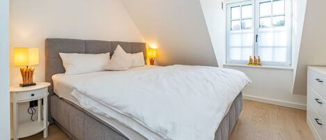 4 quartos, ferros/tábuas de passar roupa, Wi-Fi, roupa de cama