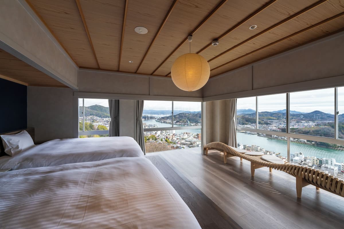 Suite | Free WiFi, bed sheets