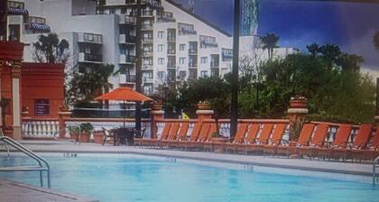 Spacious 2-bedroom hotel suite. Minutes from Disney World and Universal Studios