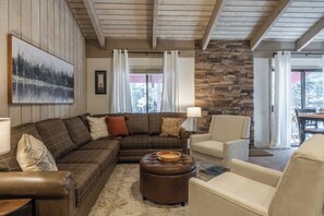 تلفزيون ذكي، مدفأة، ألعاب فيديو، تنس طاولة