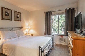 1 soverom, skrivebord, strykejern/-brett og wi-fi (inkludert)