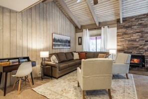 تلفزيون ذكي، مدفأة، ألعاب فيديو، تنس طاولة