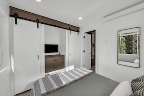 1 bedroom, WiFi, bed sheets - Tiny Cabin at Unplug #4, Close to Giant Steps Slope (Brian Head)