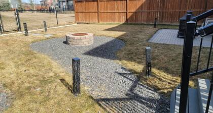 Cozy, Work, Play/Park, BBQ/Patio, Gym, Walk/Trails. Entire guesthouse in Calgary
