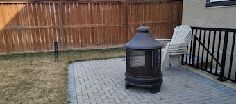 Cozy, Work, Play/Park, BBQ/Patio, Gym, Walk/Trails. Entire guesthouse in Calgary