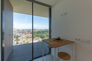 Dining - GuestReady - Urban luxury with Douro view (Vila Nova de Gaia)