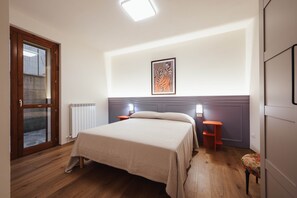 2 quartos, ferros/tábuas de passar roupa, Wi-Fi, roupa de cama