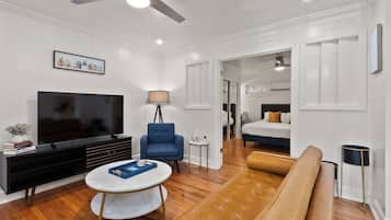 1 habitación, tabla de planchar con plancha, wifi gratis y ropa de cama