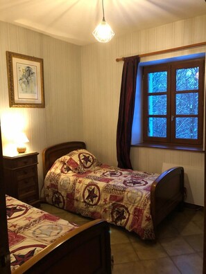 3 soverom, strykejern/-brett, wi-fi og sengetøy