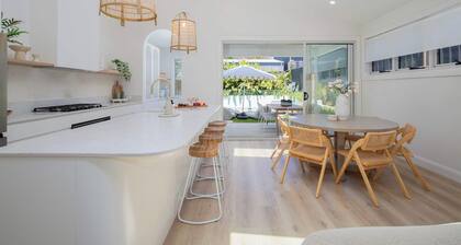 Nirvana Retreat-Mineral Pool & walk to the Beaches