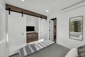 1 bedroom, WiFi, bed sheets - Unwind and Unplug at #5 Tiny Cabin (Brian Head)