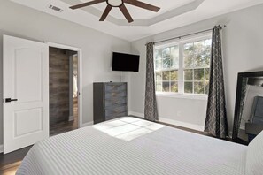 3 bedrooms, iron/ironing board, free WiFi, bed sheets