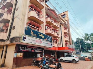 Front of property - Hotel Gokarna International (Kumta)