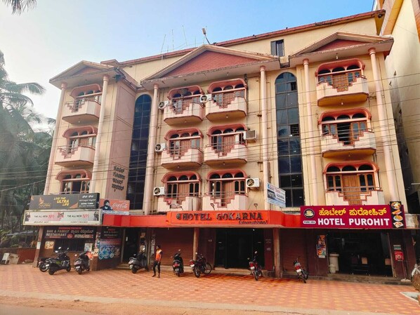 Front of property - Hotel Gokarna International (Kumta)