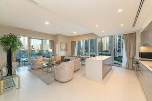 Luxury Apartment, 4 Bedrooms, Park View | Living room
