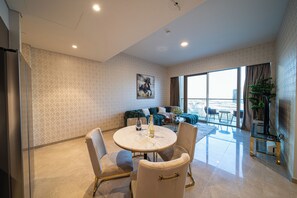 Dining room - One Lux Stay Grande Signature Residences (Dubai)