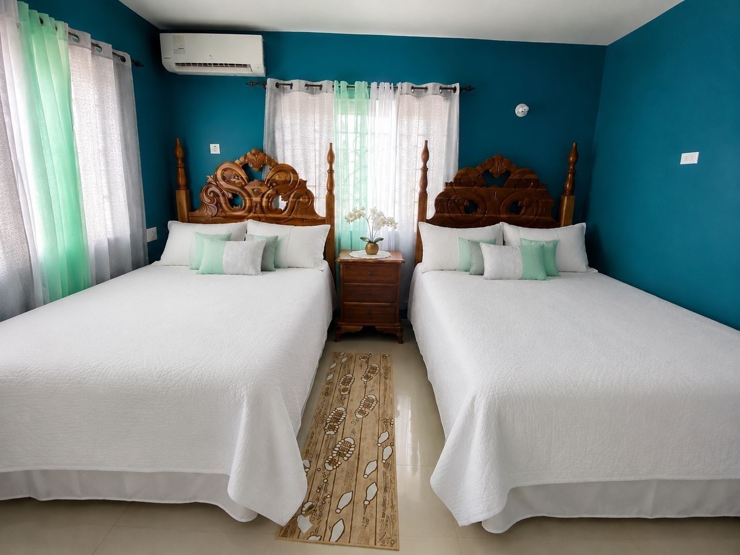 3 chambres, fer et planche à repasser, Wi-Fi, draps fournis
