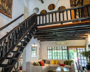 TV - The Jewel house
(Randburg)