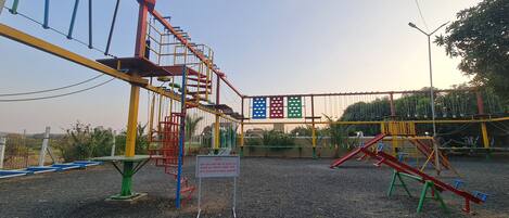 Zona de juegos infantil al aire libre