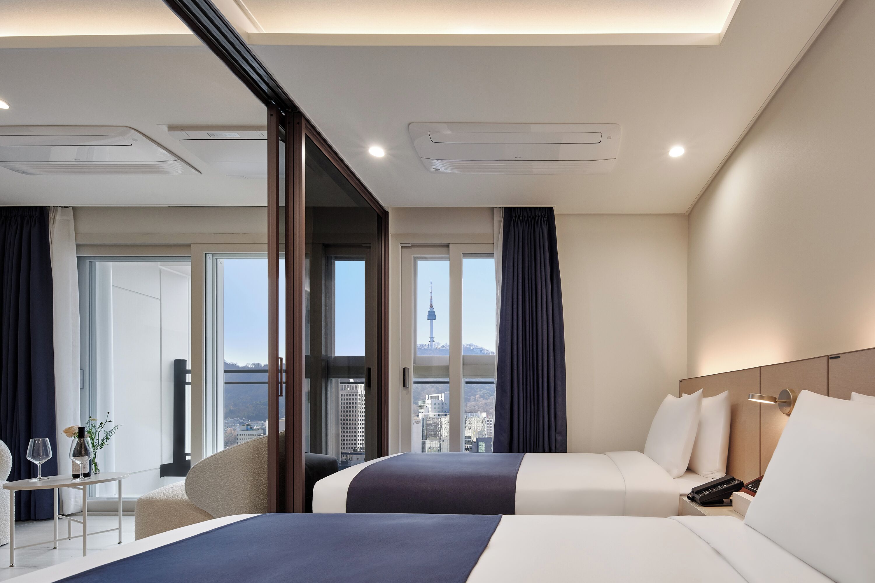 Down duvets, in-room safe, desk, blackout curtains
