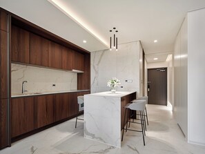 48-inch TV with cable channels - HOTEL THE BOTANIK SEWOON MYEONGDONG (Seoul)