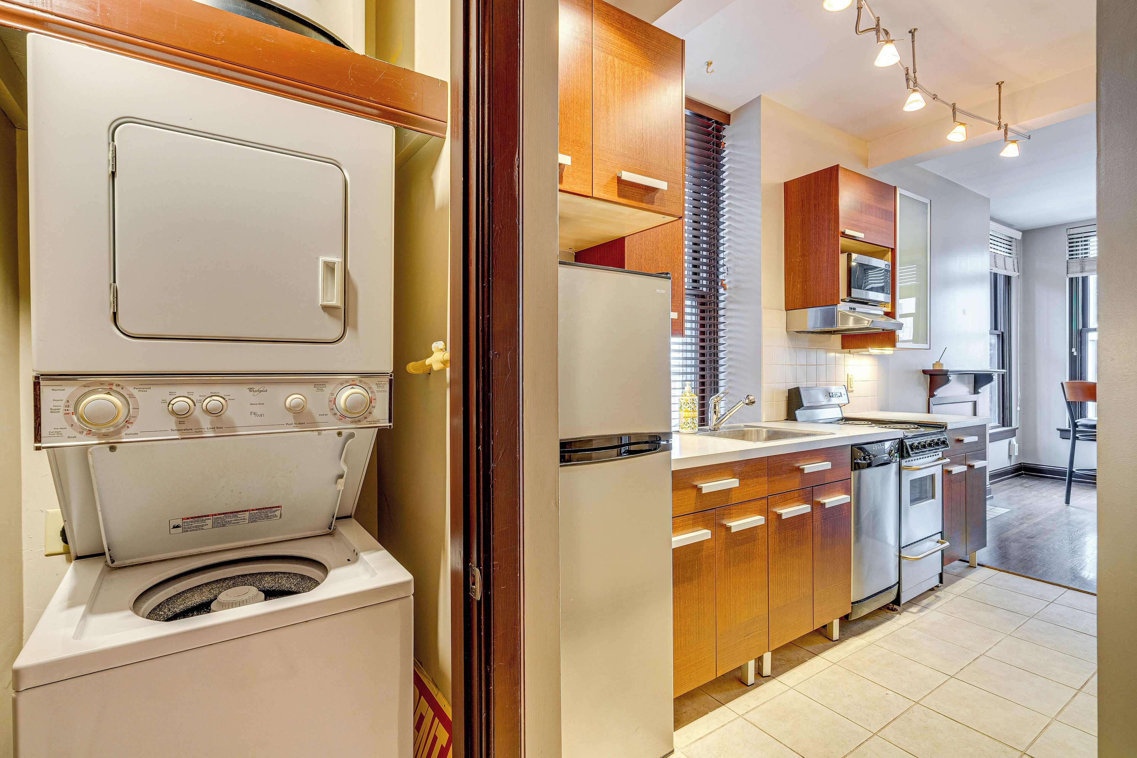 Réfrigérateur, micro-ondes, plaque de cuisson, lave-vaisselle