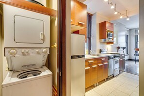 Fridge, microwave, stovetop, dishwasher