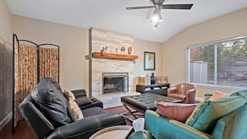 TV, fireplace