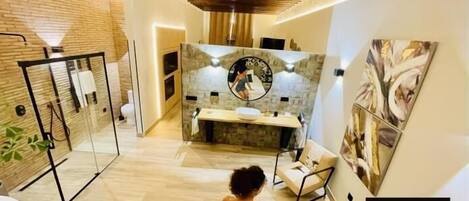 1 habitación, tabla de planchar con plancha y ropa de cama