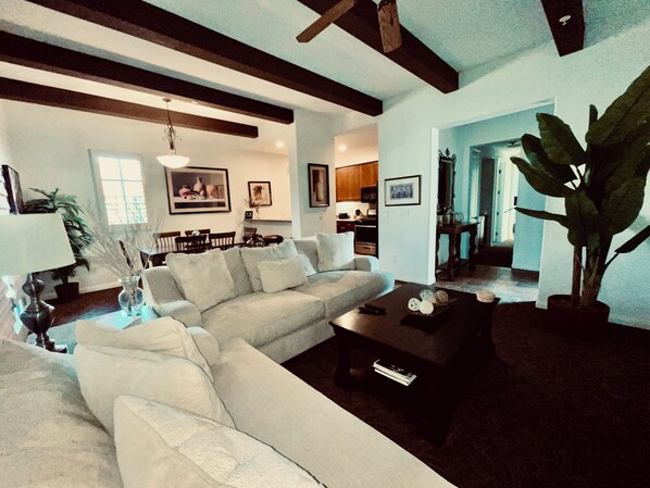 Smart TV, fireplace - Sensational 1BD +1BA Villa - Full kitchen, W/D, balcony, Legacy Villas Resort (La Qunita)