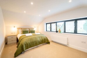 1 dormitorio, tabla de planchar con plancha, wifi y ropa de cama