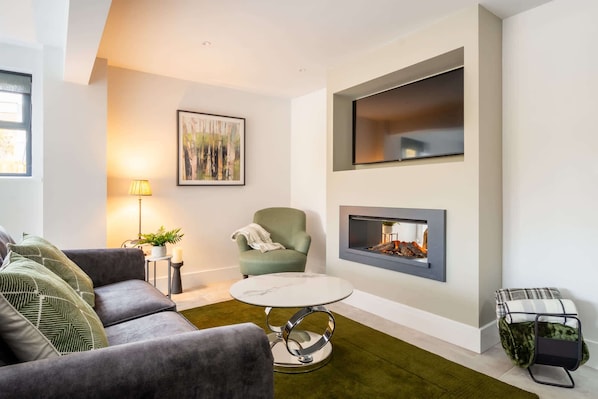 TV, fireplace, stereo, offices