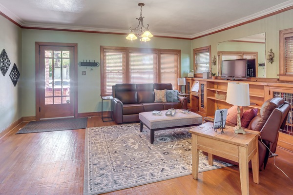Living Room | Free WiFi | Central A/C & Heating